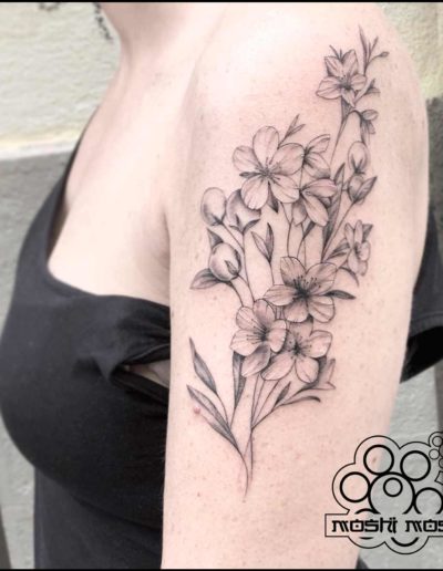 tatuaje flores brazo pamplona