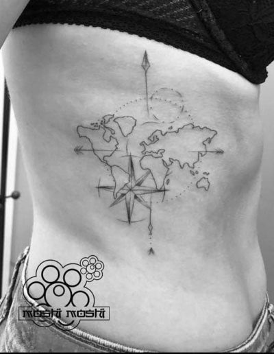 tatuaje mapamundi costado pamplona