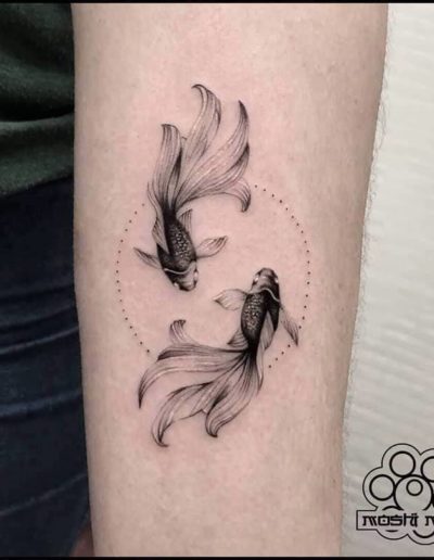 tatuaje peces brazo pamplona
